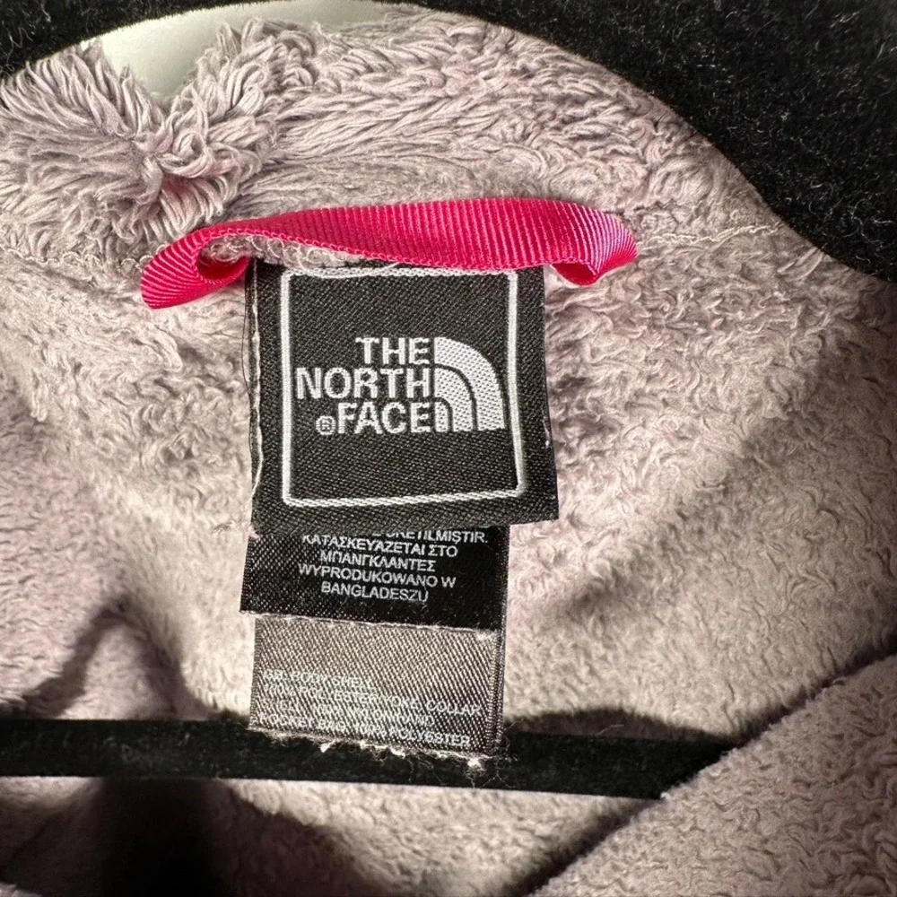 The North Face pink features
